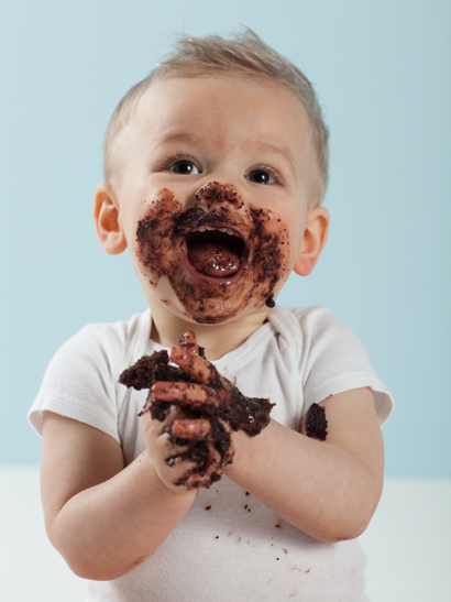 به کودک گرسنه ، شکلات و شیرینی ندهید ....